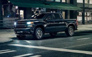 Chevrolet Silverado Custom Crew Cab 2018 года